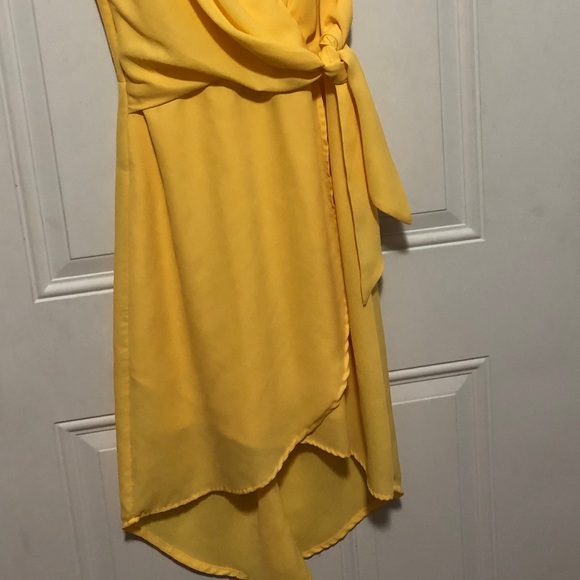 Beautiful yellow dress from Lulus - Picture 5 of 7